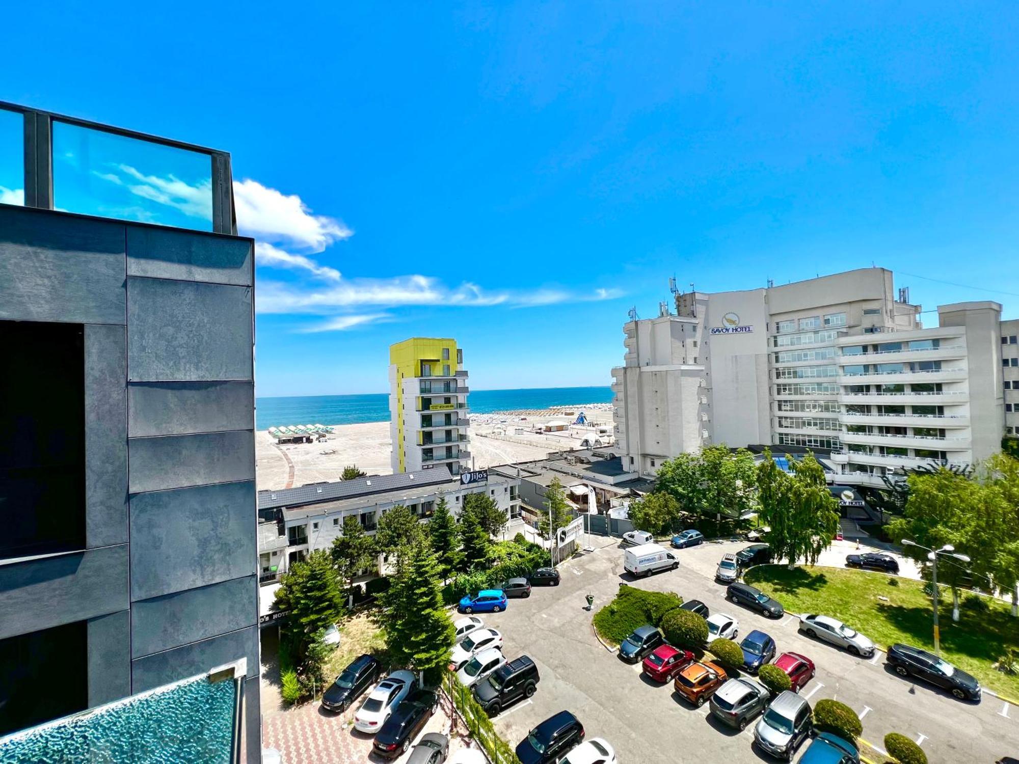 Blue Bike Seaview Apartment Mamaia Bagian luar foto