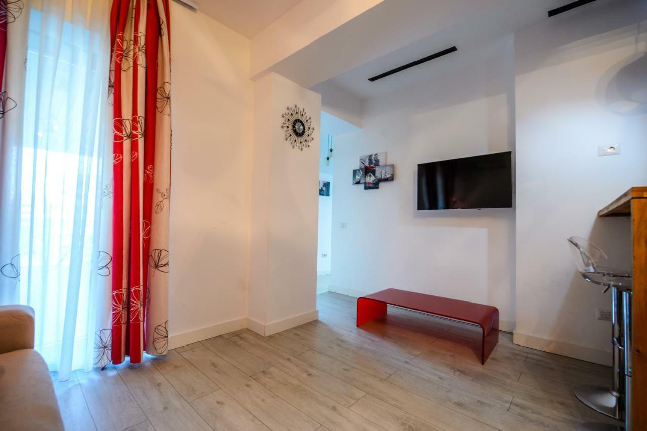 Blue Bike Seaview Apartment Mamaia Bagian luar foto