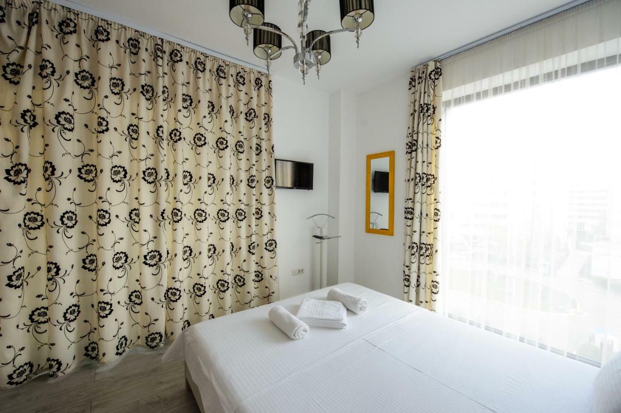 Blue Bike Seaview Apartment Mamaia Bagian luar foto