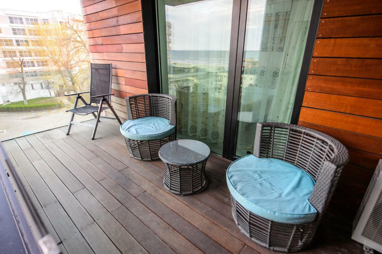 Blue Bike Seaview Apartment Mamaia Bagian luar foto