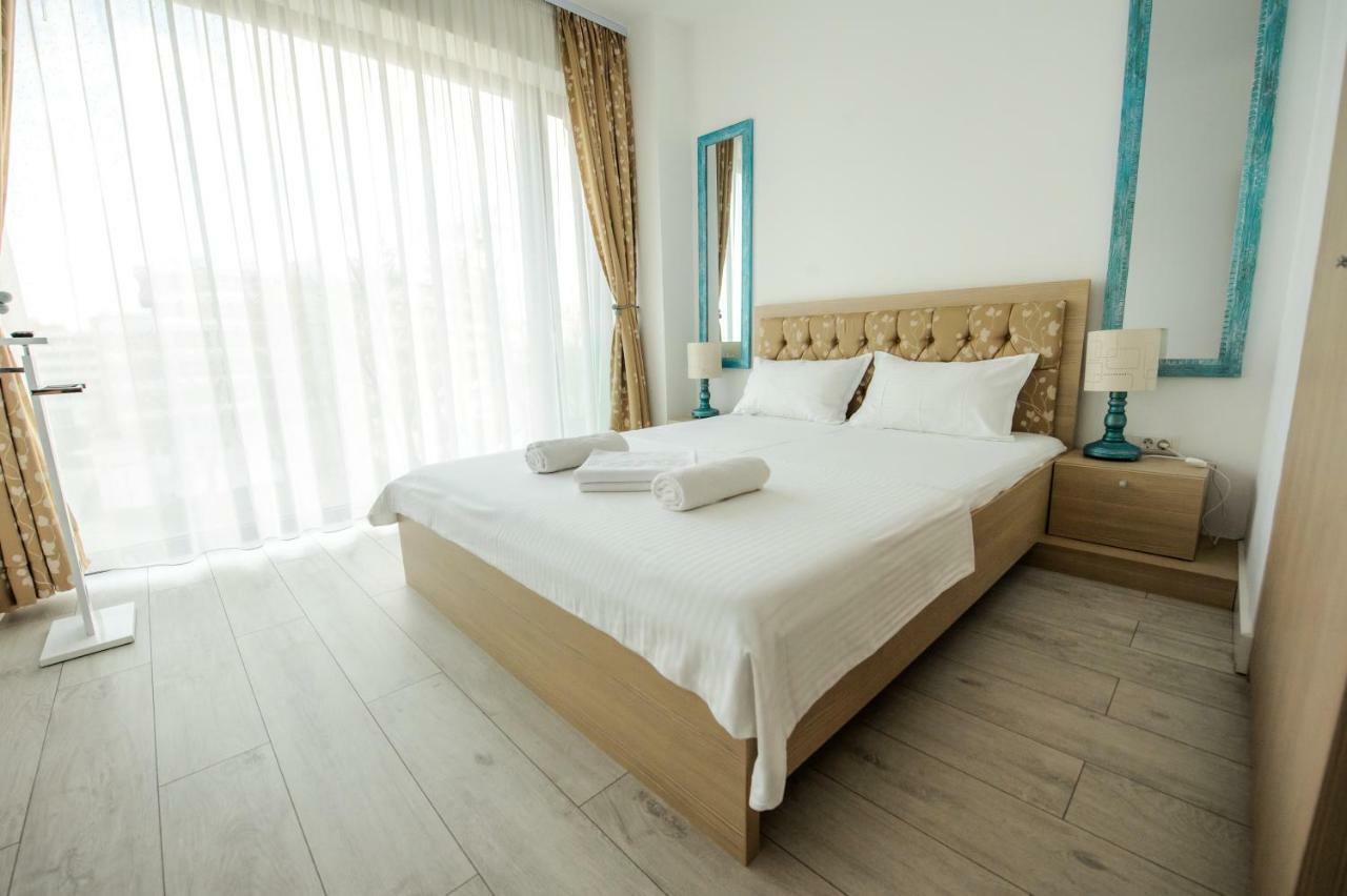 Blue Bike Seaview Apartment Mamaia Bagian luar foto