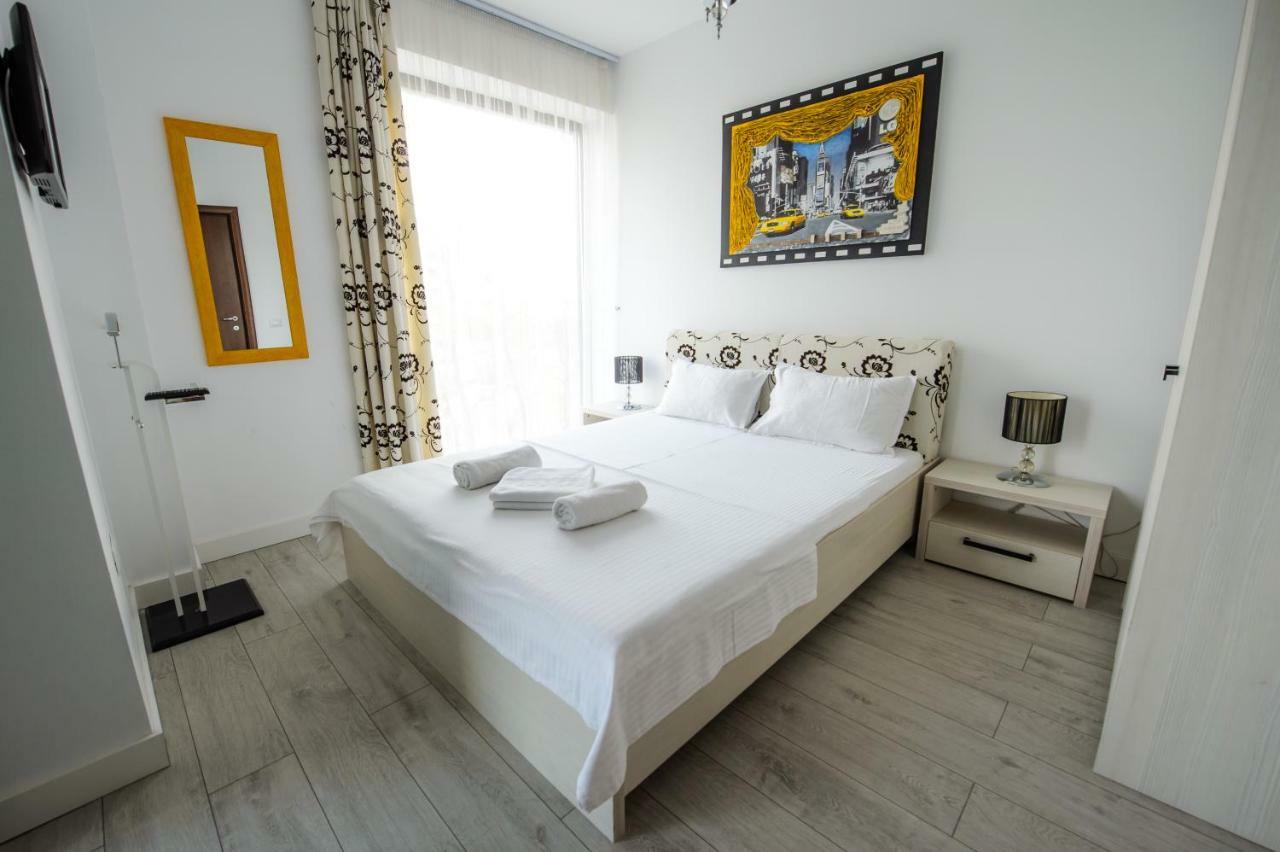 Blue Bike Seaview Apartment Mamaia Bagian luar foto
