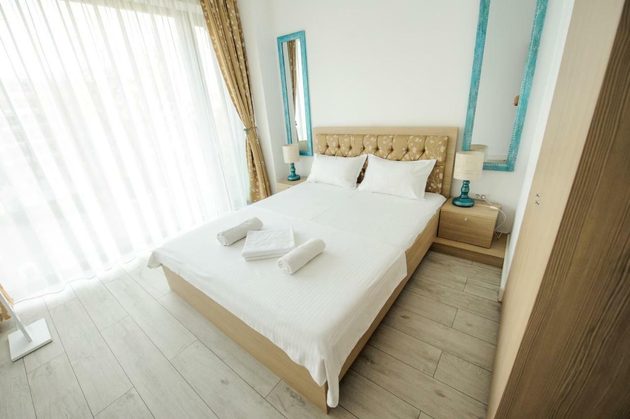 Blue Bike Seaview Apartment Mamaia Bagian luar foto